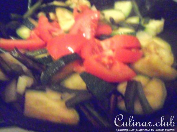 Куриное филе с паприкой и овощами