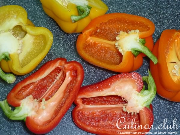 Перец фаршированный сложносочиненной начинкой с ореховым вкусом