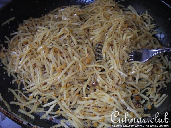 Хрустящая лапша с курицей и кунжутом
