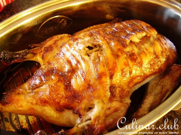 Утка запеченая с яблоками и черносливом