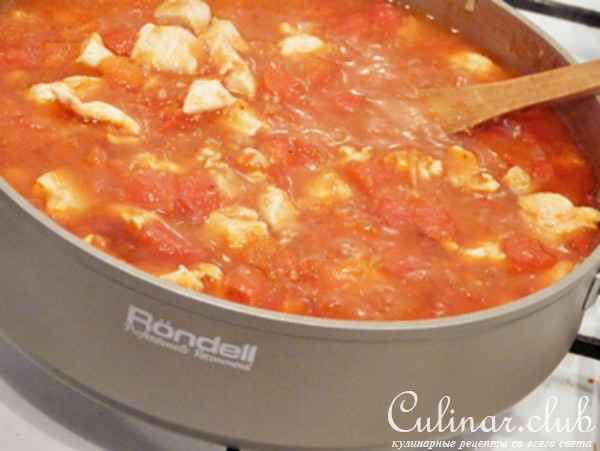 Венгерский паприкаш из куриного мяса.