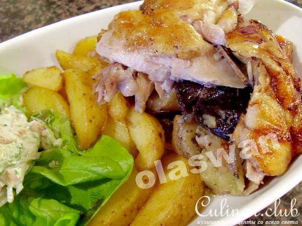 Утка запеченая с яблоками и черносливом