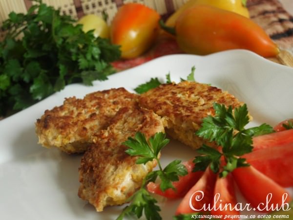 Куриные котлеты с яблоками и кукурузной крупой
