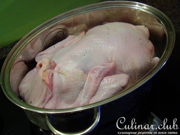 Утка запеченая с яблоками и черносливом
