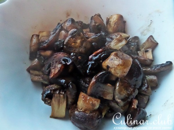 Шампиньоны с фасолью к курочке