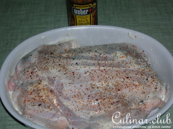 Многочисленная на сайте, но ПЕРВАЯ для меня - фаршированная КУРИЦА без костей с начинкой.