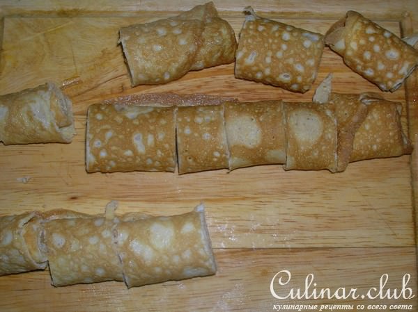 Многочисленная на сайте, но ПЕРВАЯ для меня - фаршированная КУРИЦА без костей с начинкой.