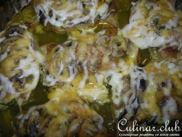 Курица с ананасами и грибами