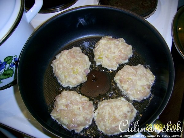 Нежные куриные котлетки с сыром