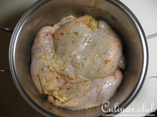 Курица, фаршированная фасолью с макаронами