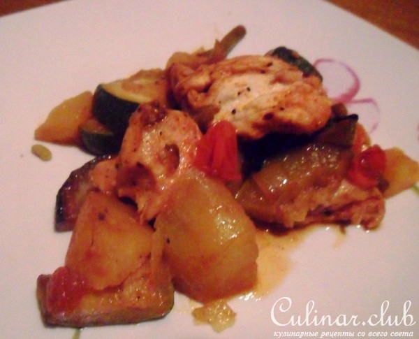 Куриное филе с паприкой и овощами