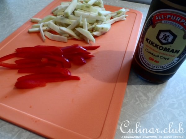 Куриная грудка с соевым соусом.