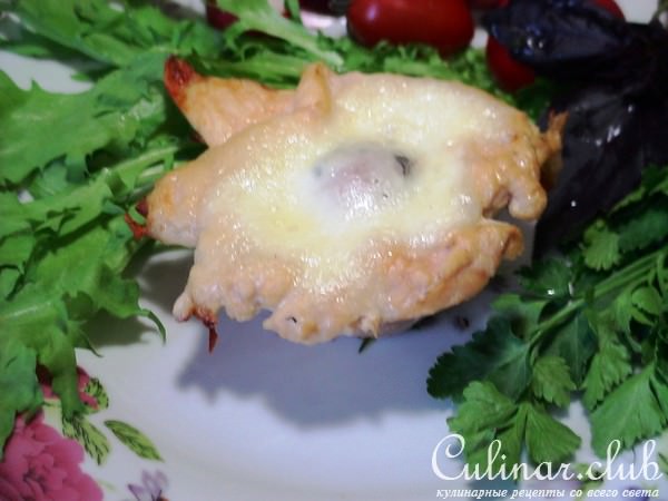 Куриные мешочки с помидорами и моцареллой.