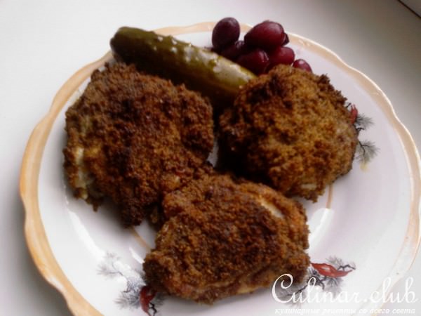 Куриные бёдрышки в пряной панировке.