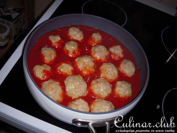 Куриные фрикадельки с соусом из гаспаччо