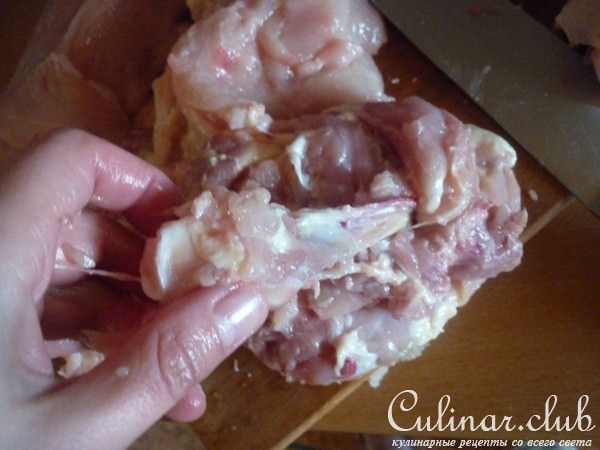 Рулет из курицы с грибами, орехами и сыром для папы Насти(к/ф КУХНЯ)