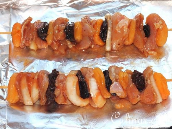 Куриный шашлык с черносливом и курагой