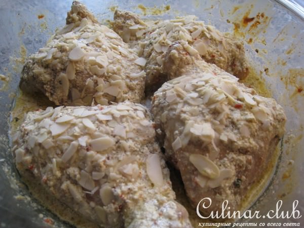 Курица с миндалем запеченная в сливках