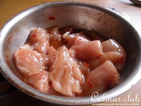 Куриные шашлычки на шпажках