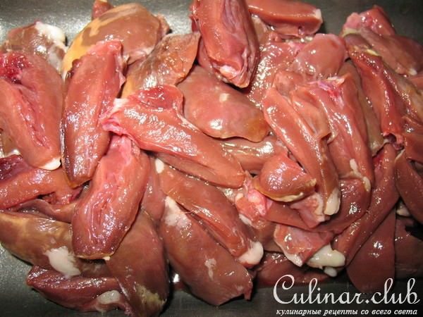 Тушеная в сметане картошка с сердечками «Колхозная».