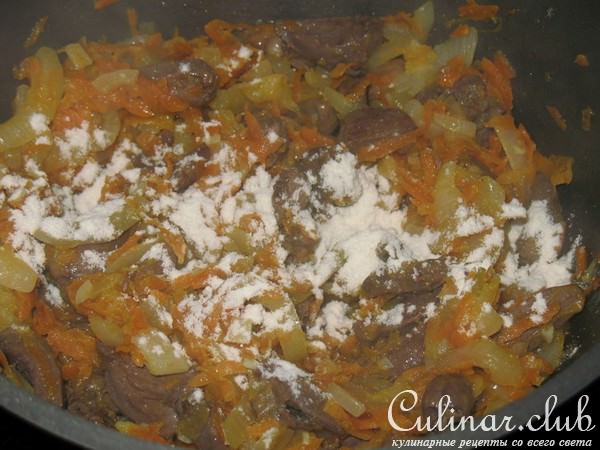 Тушеная в сметане картошка с сердечками «Колхозная».