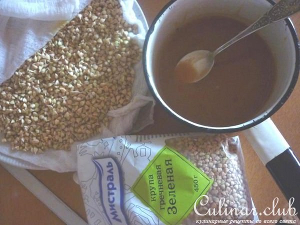 Пирожное с росточками зелёной гречи