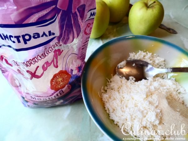 Яблочки печёные с творогом и сухофруктами.