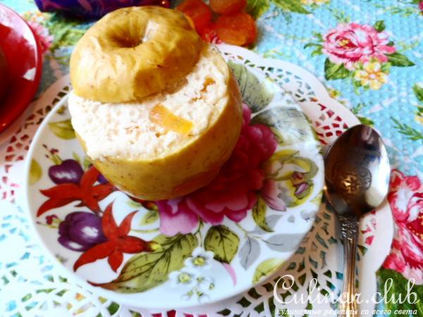 Яблочки печёные с творогом и сухофруктами.