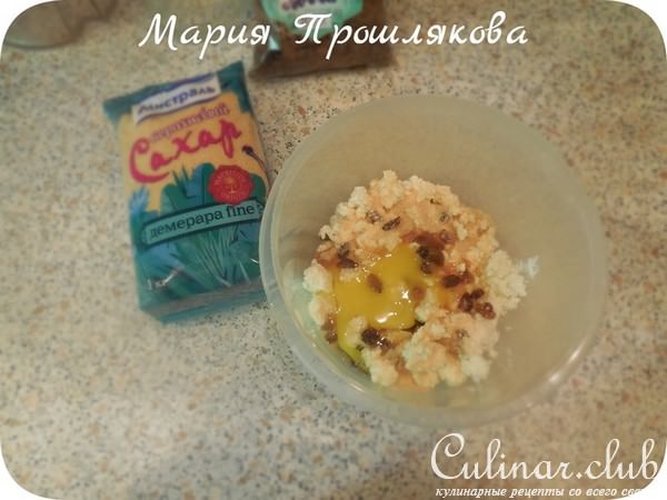 Сырники с изюмом и маковым соусом