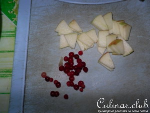 Творожное суфле с яблоками и брусникой