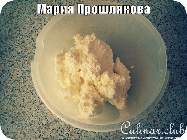 Сырники с изюмом и маковым соусом