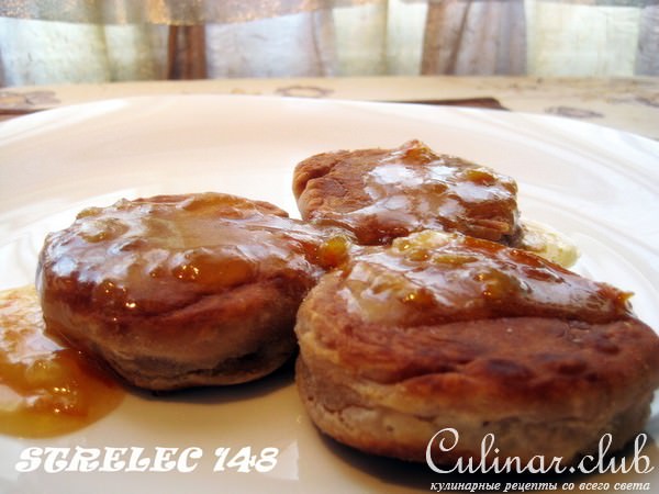 Какао - сырники с апельсиновым соусом.