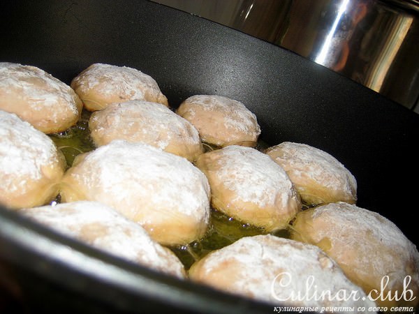 Какао - сырники с апельсиновым соусом.