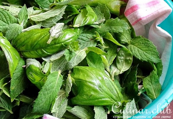 Варенье из яблок с мятой и базиликом