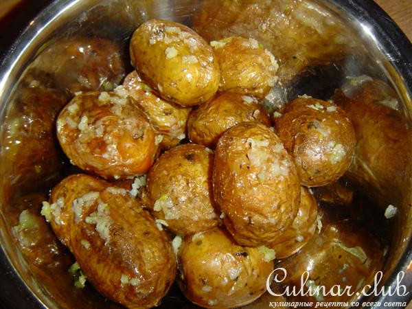 Печеная картошечка с чесноком и зеленью (вариант)