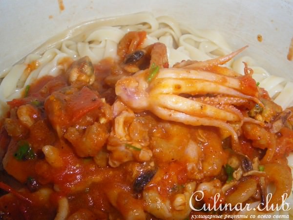 макароны с морскими гадами