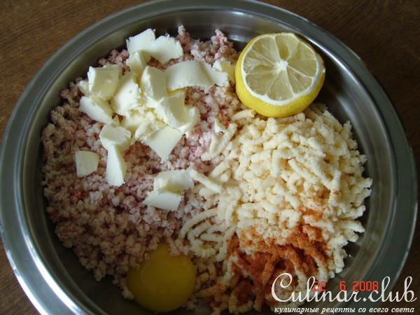 Биточки из крабовых палочек с сыром
