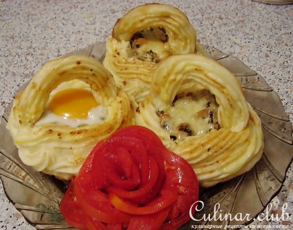 Яйца в картофельном гнезде