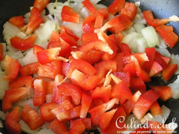 Закуска из яиц в красном соусе