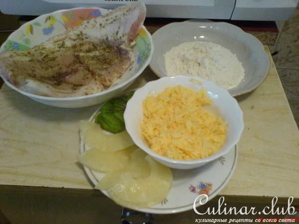 Сом с фруктами