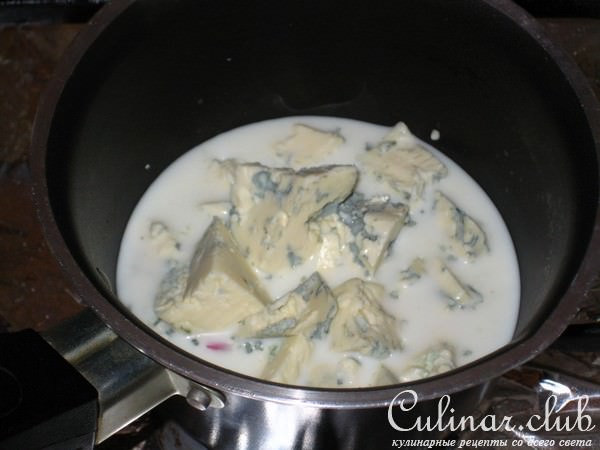 Куриные крылышки с соусом Дор Блю
