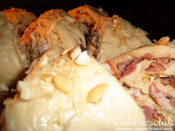 ХЛЕБНЫЕ РОЛИКИ С СЫРОМ И САЛОМ „BACON”