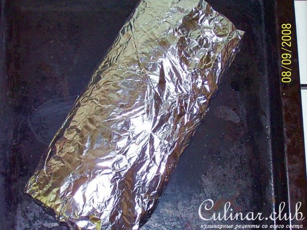 Мясной рулет с сыром и черносливом