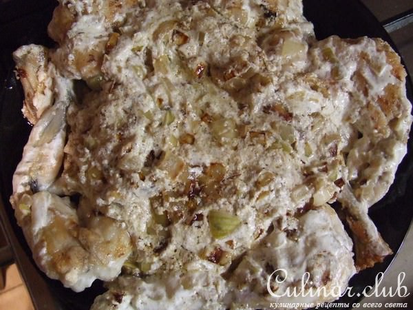 лягушачьи лапки в сметанном соусе с чесночным пюре