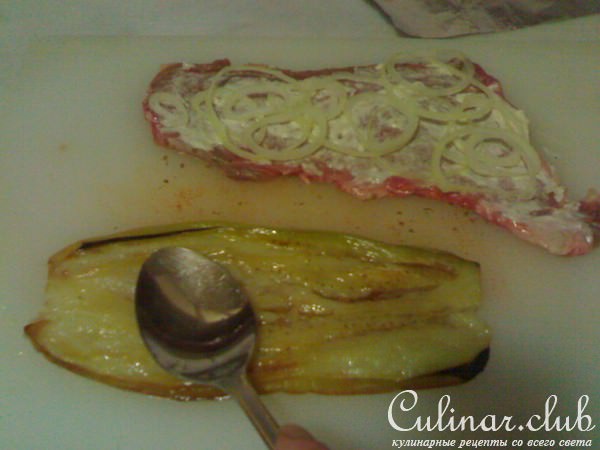 Мясные колбаски с баклажановой начинкой