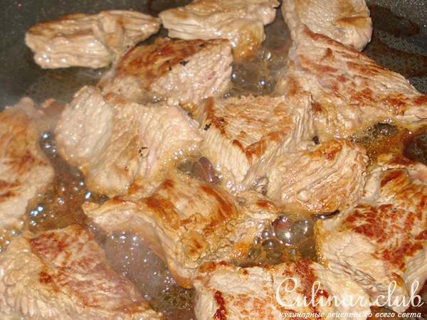 Мясо, вино и зеленые яблоки