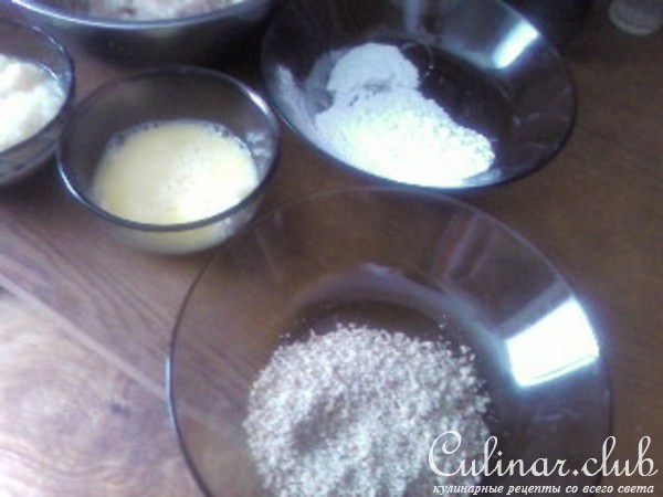 котлетки с начинкой из ананаса под ореховой корочкой