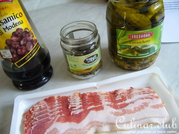 Ветчина, жаренная с маринованными корнишонами и каперсами