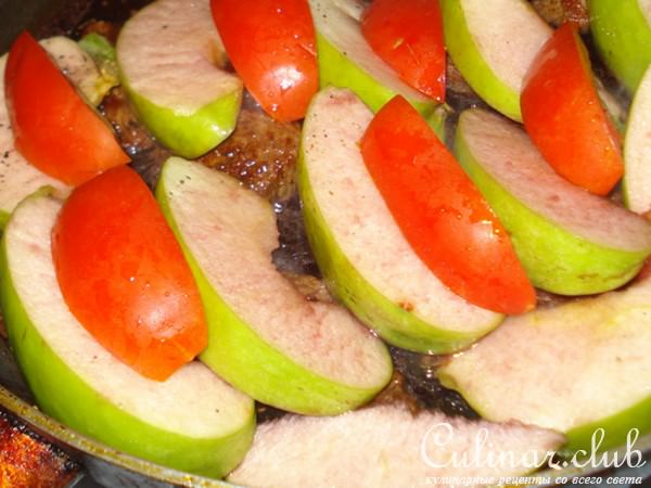 Мясо, вино и зеленые яблоки