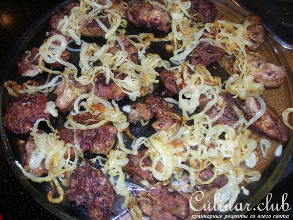 Салат свекольный с куриной печенью, горячий